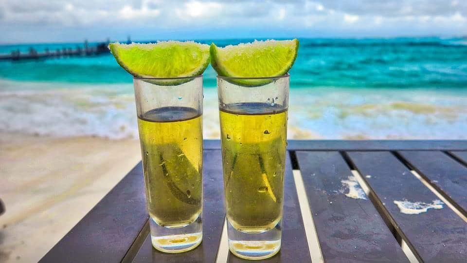 Conoce por qué se le dice caballito al vaso tequilero