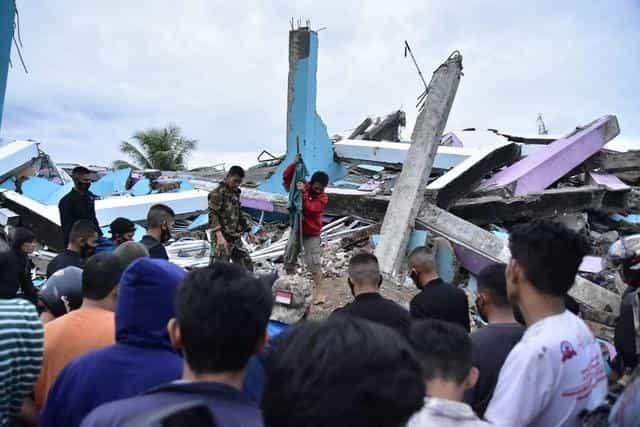 Aumenta a 26 número de muertos tras terremoto en Indonesia Aumenta a 26 número de muertos tras terremoto en Indonesia