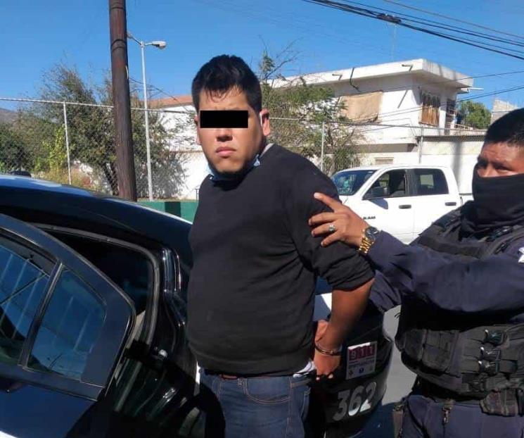 Detienen a taxista sospechoso de robos en Centro de Mty