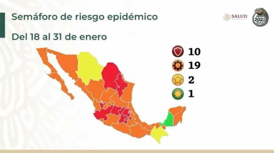 Cesan a director de hospital en Tabasco por vacunarse antes