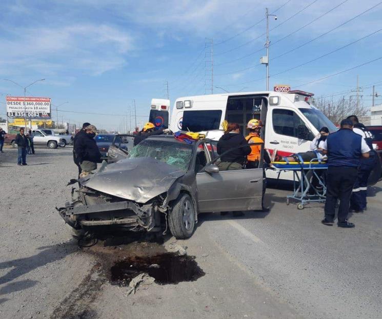 Termina en choque persecución de delincuentes