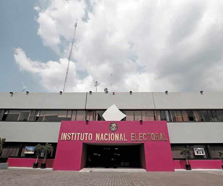 Aprueba INE callar a AMLO y gobernadores