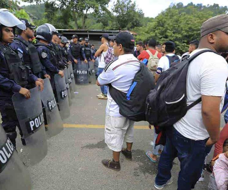 Detienen a cientos de hondureños de caravana Detienen a cientos de hondureños de caravana