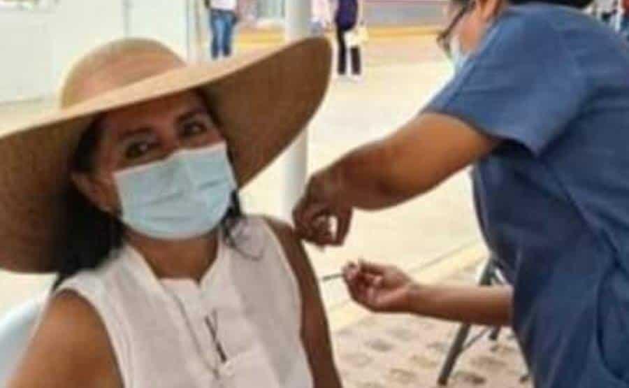 Presume ahora regidora de Morena agandalle de vacuna