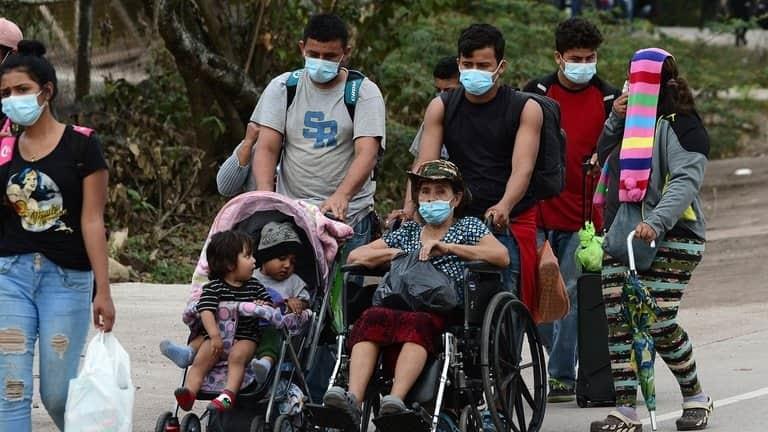 Caravana migrante avanza hacia México