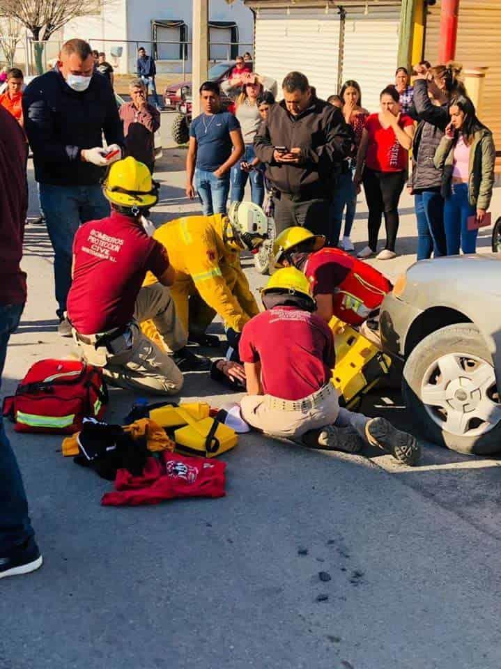 Embiste camioneta a familia en moto Embiste camioneta a familia en moto