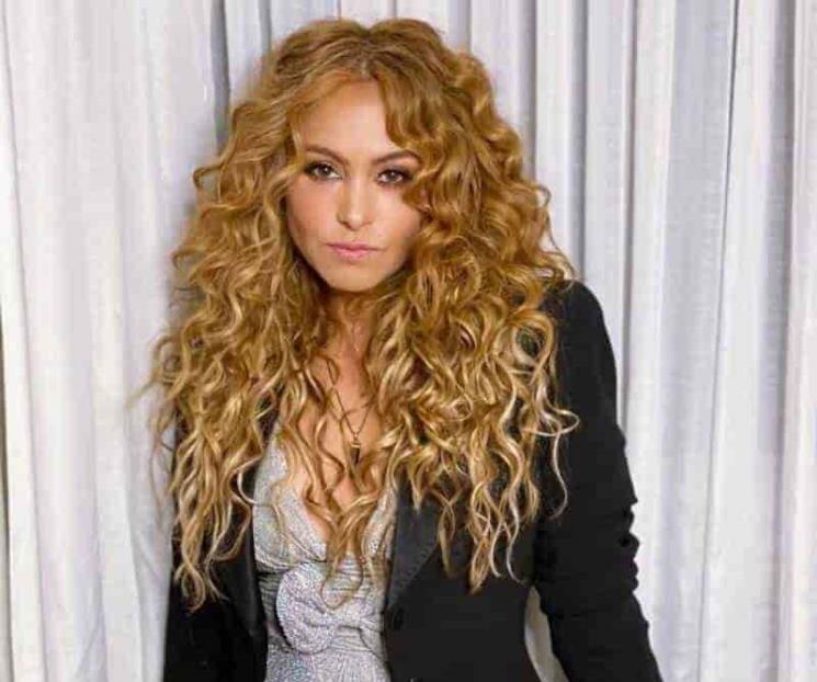 Cobra Paulina Rubio por mandar saludos