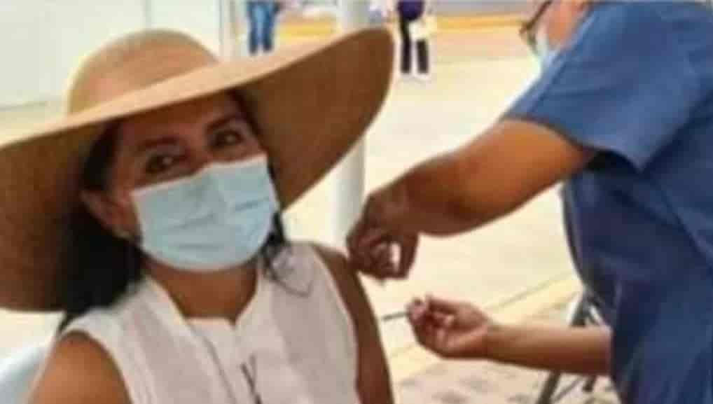 Sube y baja foto en que presumía que se vacunó contra Covid