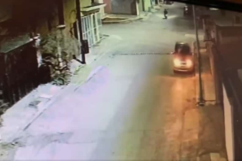 Intentan ubicar y detener a dos sujetos, que se dedican a ocasionar daños en vehículos estacionados