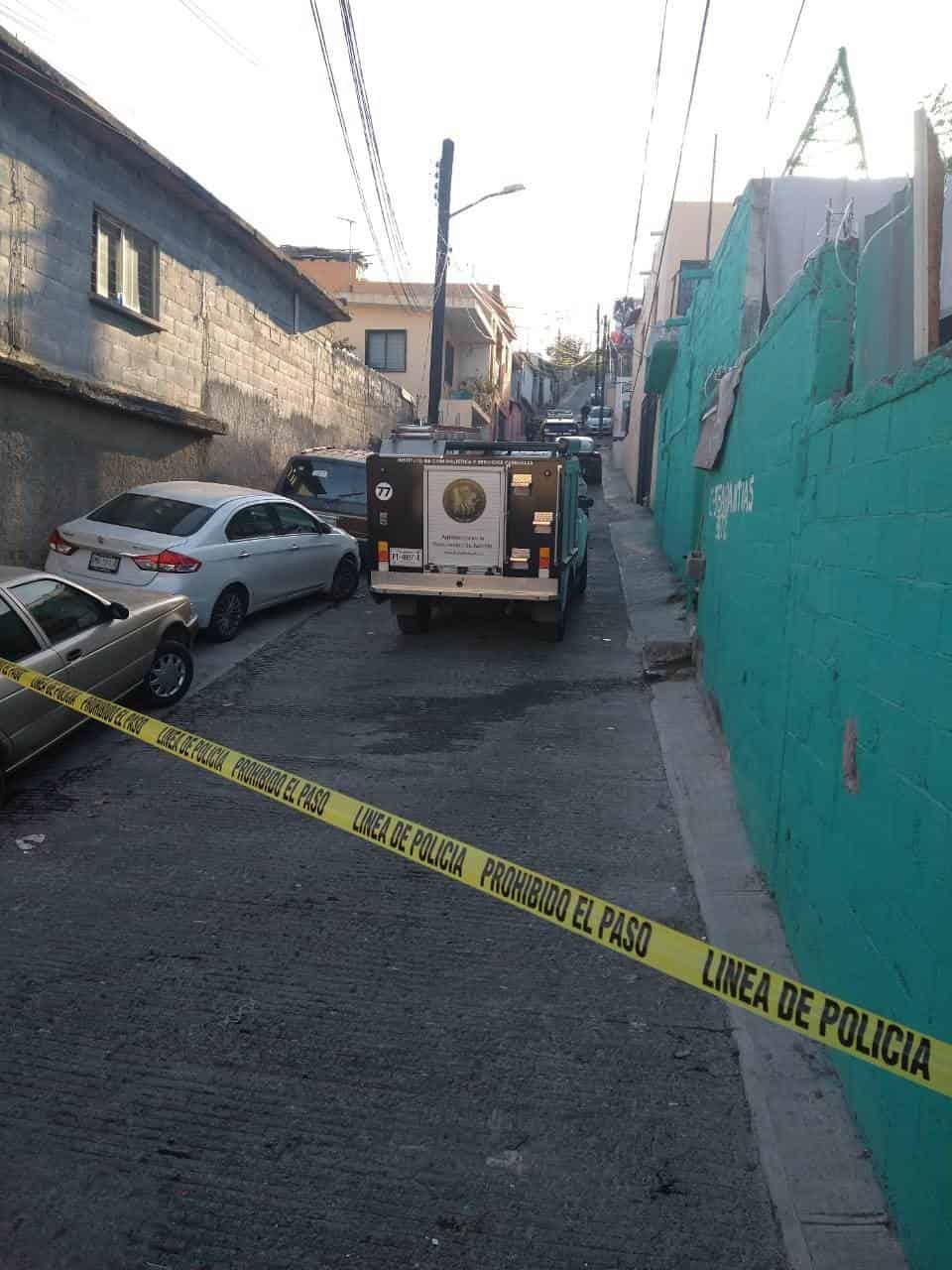 Un hombre fue asesinado a cuchilladas y envuelto en un cobertor dejando su cuerpo en un domicilio abandonado