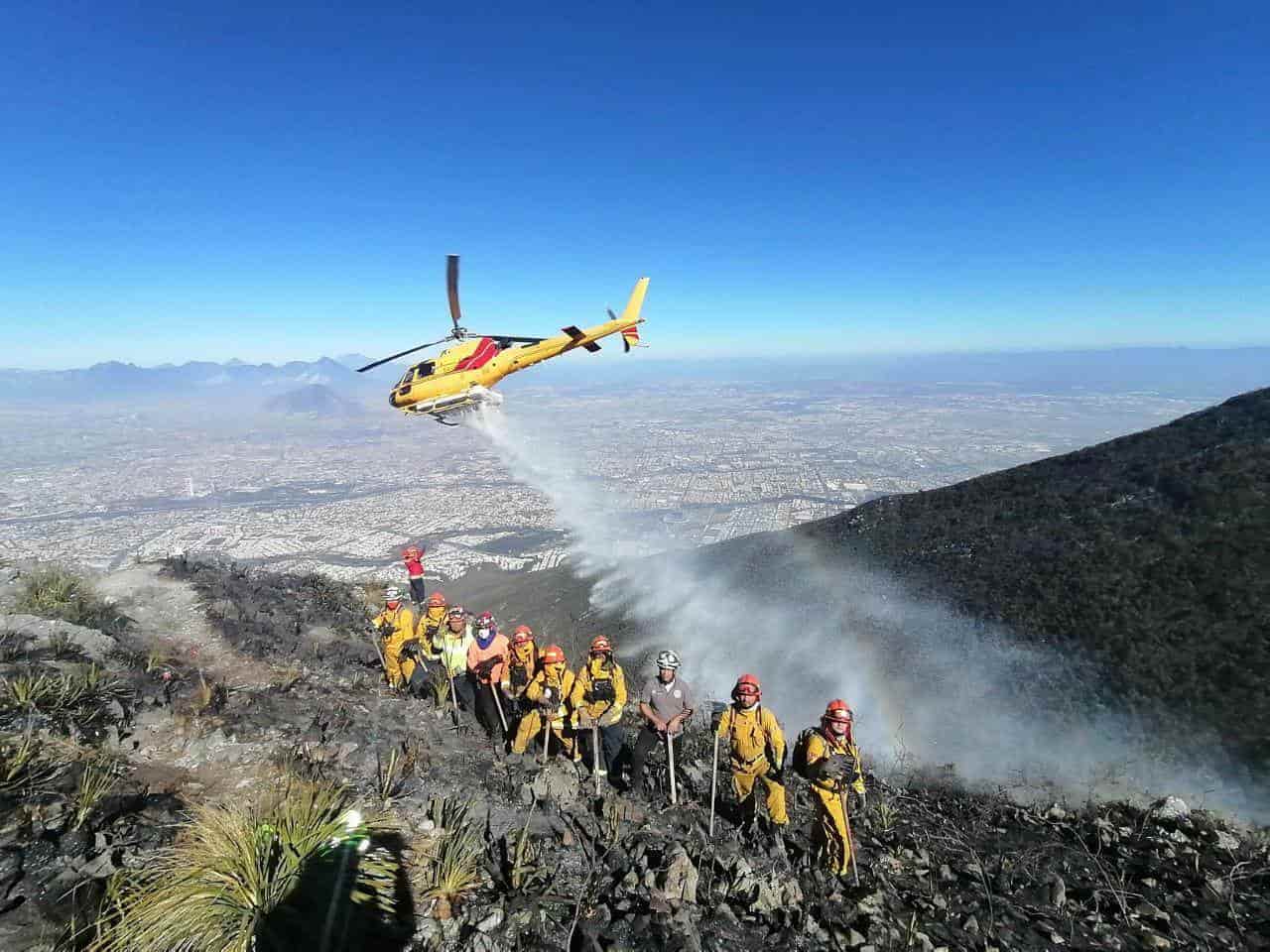 Luego de más de 20 horas de trabajo, lograron sofocaron el incendio en el Cerro de la Silla