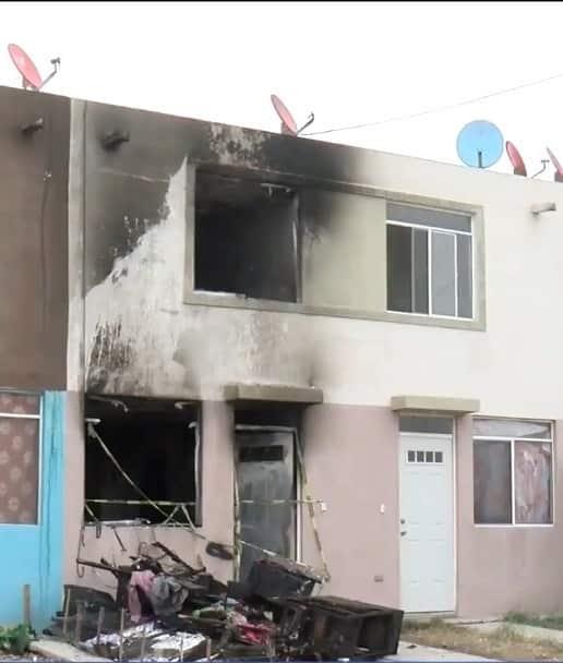 Arde vivienda por cortocircuito Arde vivienda por cortocircuito