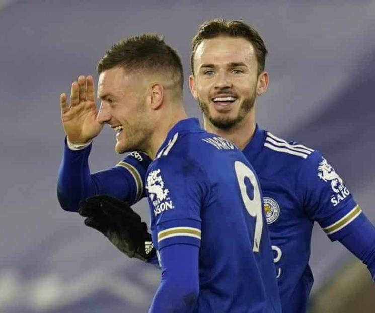 Es Leicester City líder momentáneo en Inglaterra