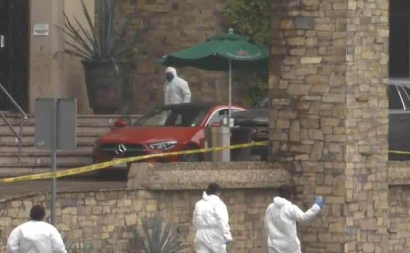 Ejecutan a hombre en entrada de restaurante