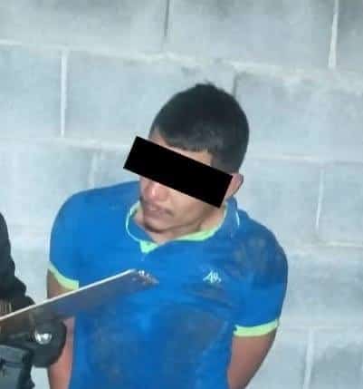 Lo detuvieron por realizar detonaciones de arma de fuego y realizar sus necesidades fisiológica en vía pública