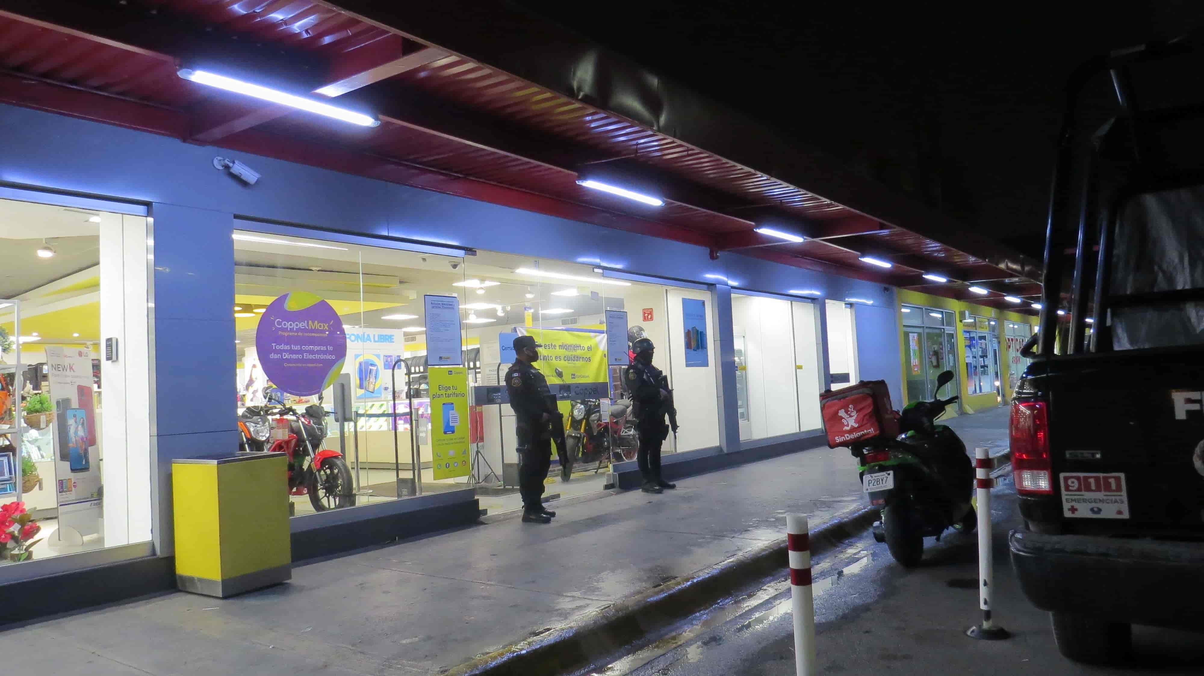 Dos sujetos con armas de fuego, asaltaron una sucursal bancaria