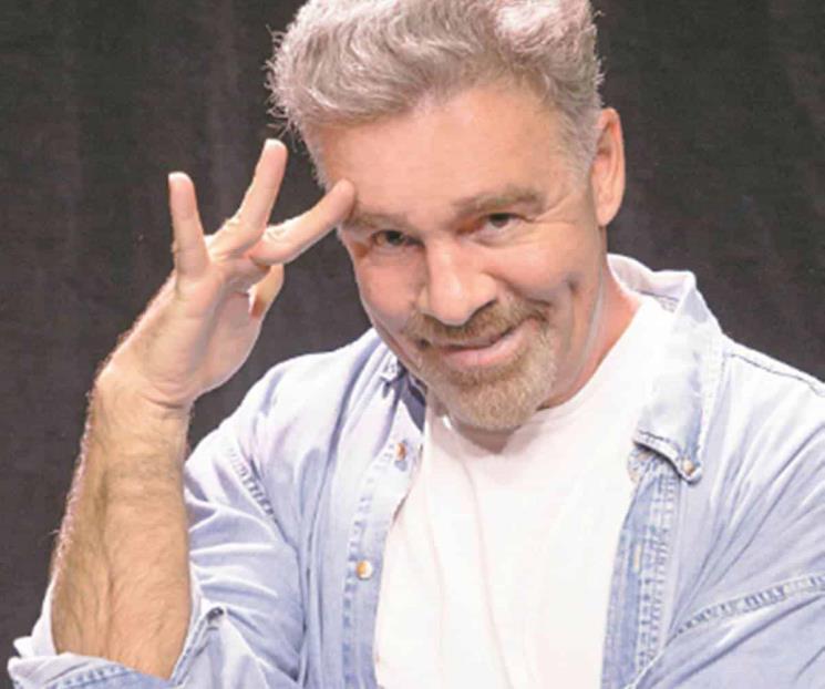 Ari Telch enseña desde el streaming sobre trastornos