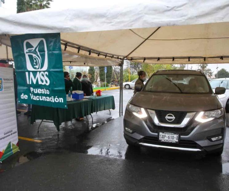 Califican de exitosos Drive Thru para vacuna de influenza