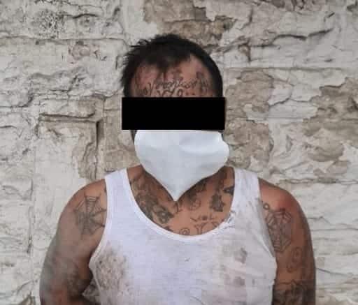 Caen con pistola de juguete