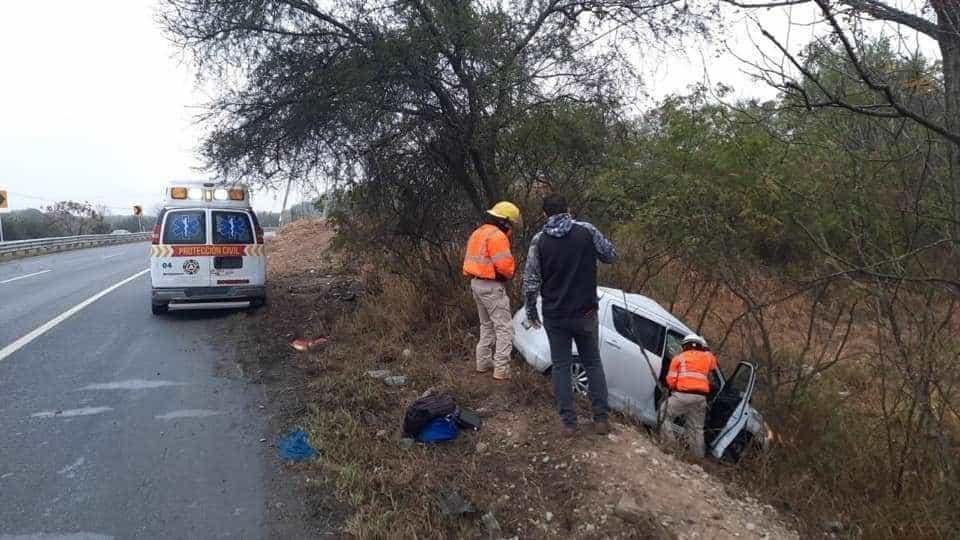 Conductor termina embancado en Montemorelos