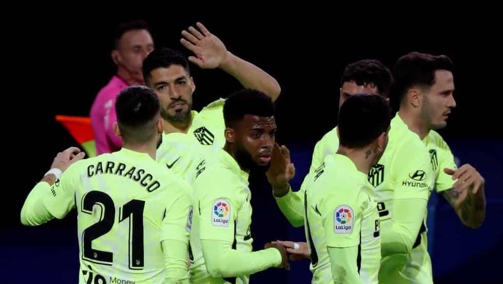 Luis Suárez encamina el liderato del Atlético de Madrid Luis Suárez encamina el liderato del Atlético de Madrid