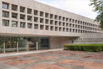 Por adeudos,Universidad Veracruzana desoloja librer&iacute;a Educal
