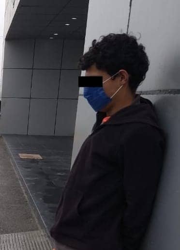 Portaban un arma de fuego de juguete y varias dosis de cristal