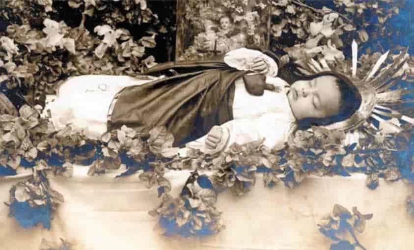 Recuperan historia detrás de momias y fotos post mortem