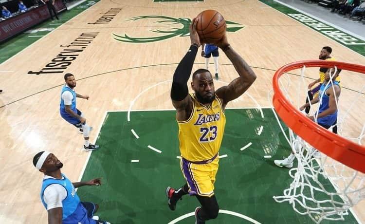 LeBron lleva a Lakers a la cumbre