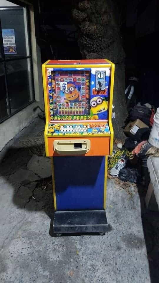 Roba máquina tragamonedas