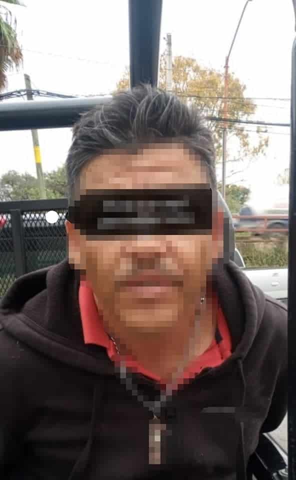 Portaban un arma de fuego y varias dosis de droga en una camioneta