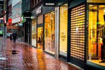 Aplican toque de queda en Holanda