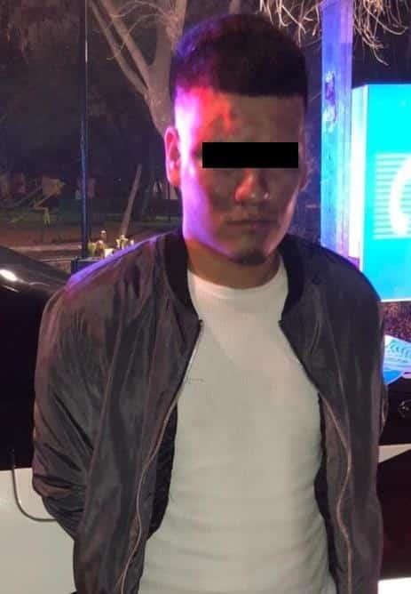 Golpea y asalta a transeúnte, lo arrestan
