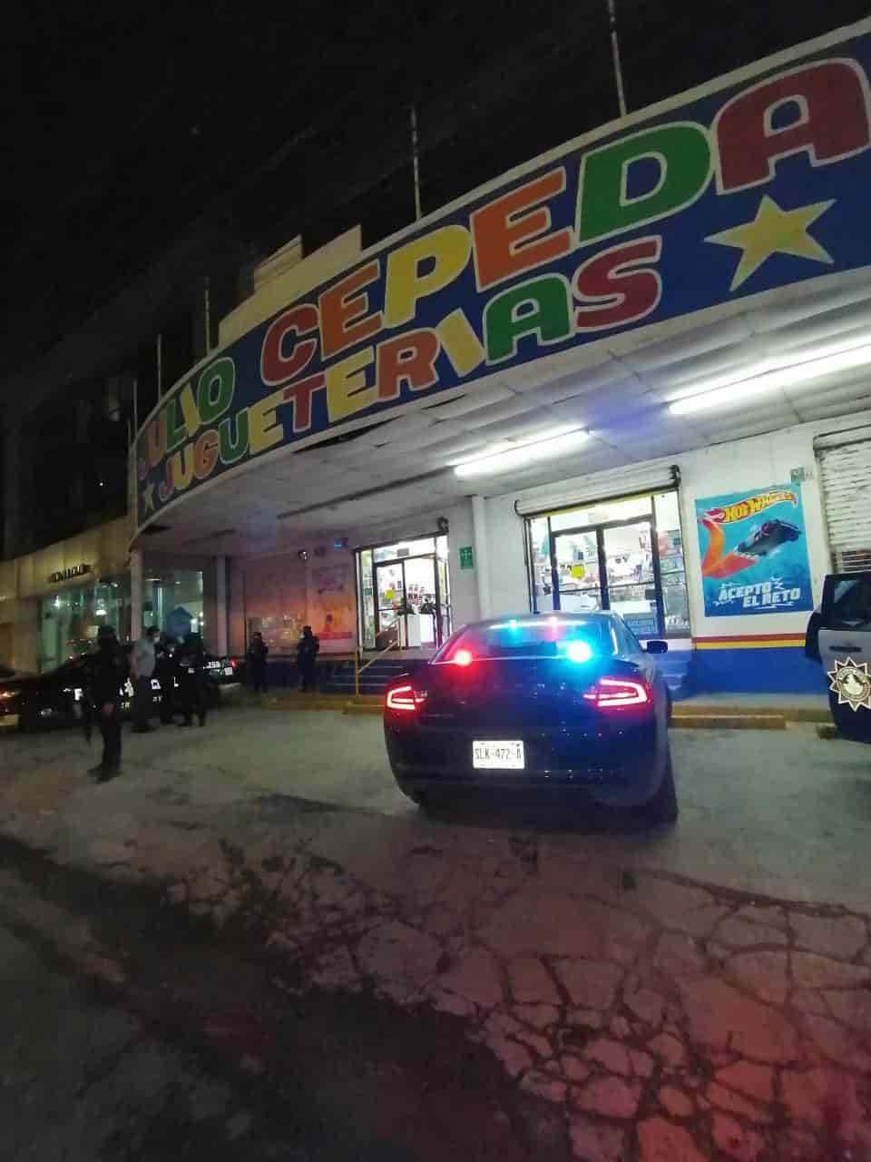 Delincuentes intentaron atracar una tienda de juguetes donde hirieron con arma de fuego al guardia