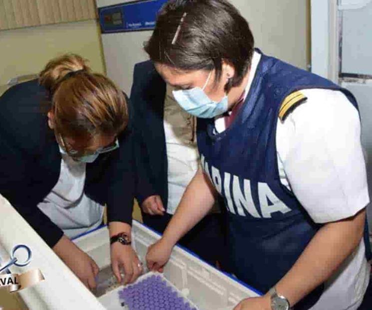 Participa marina en vacunación de maestros en Campeche