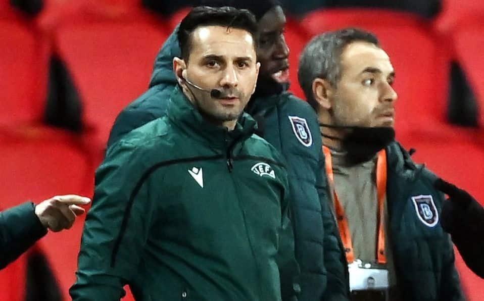 Cuarto árbitro racista vuelve a dirigir un partido