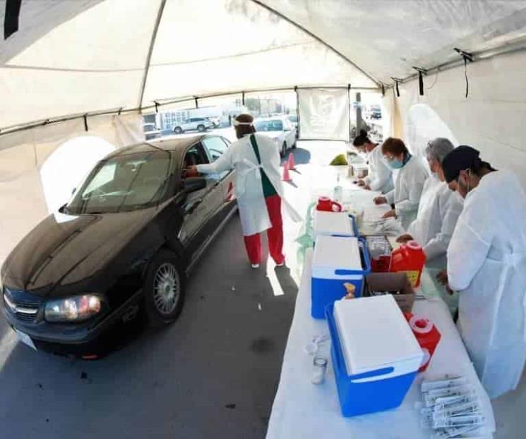 Tiene gran éxito Drive Thru en Escobedo para vacuna