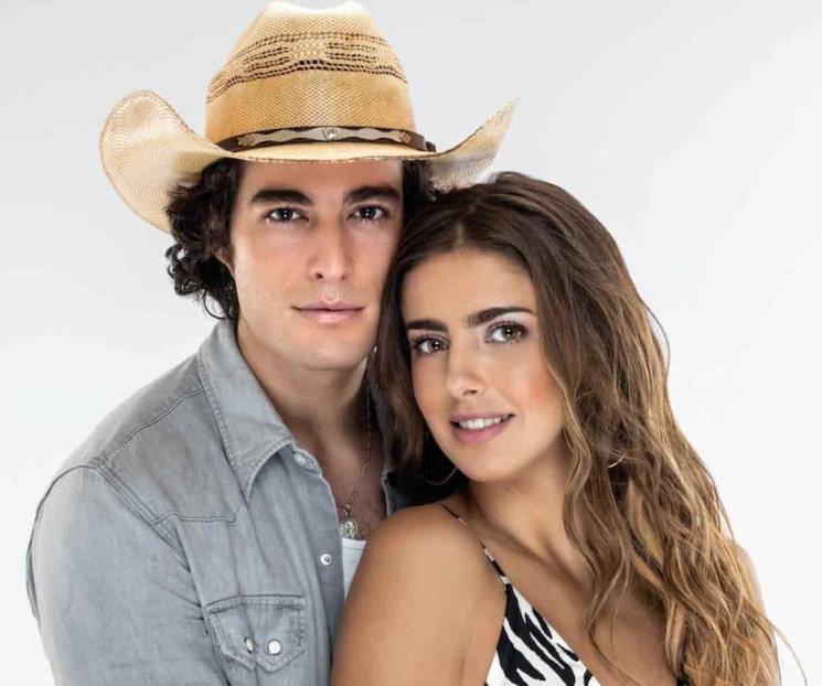 Michelle Renaud y Danilo Carrera anuncian su truene