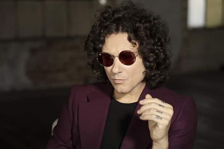 Enrique Bunbury se rinde al streaming