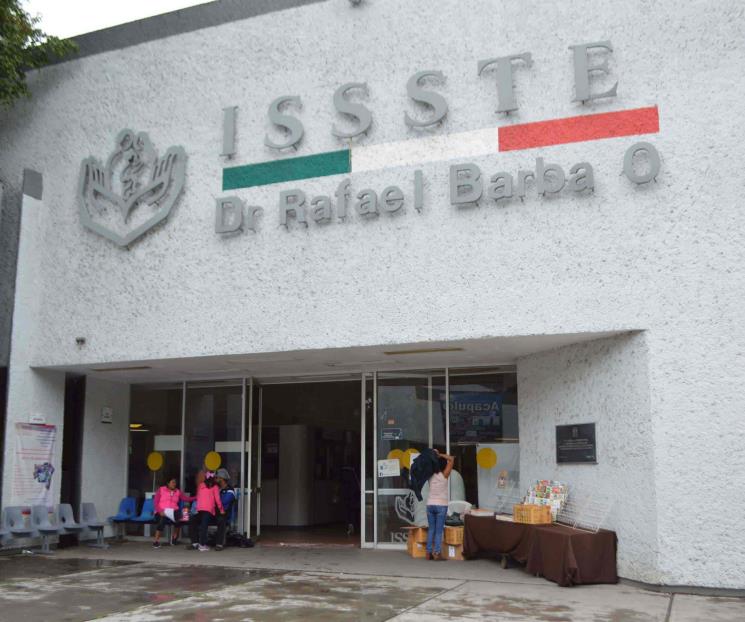 Denuncian vacunación de externos