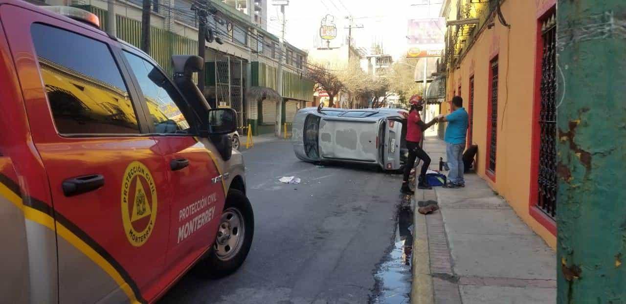 Deja volcadura un lesionado