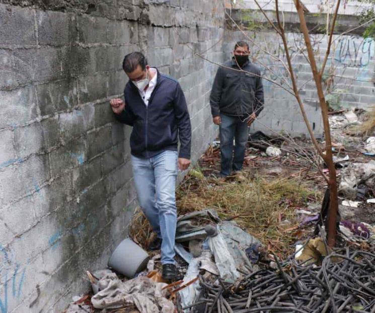 Encabeza Everardo limpieza de casas abandonadas
