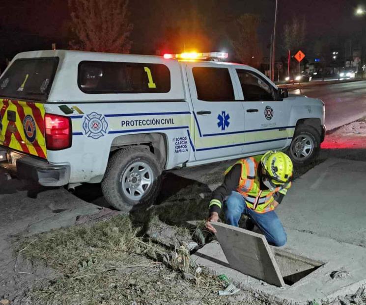 Jovencita cae a alcantarilla en García