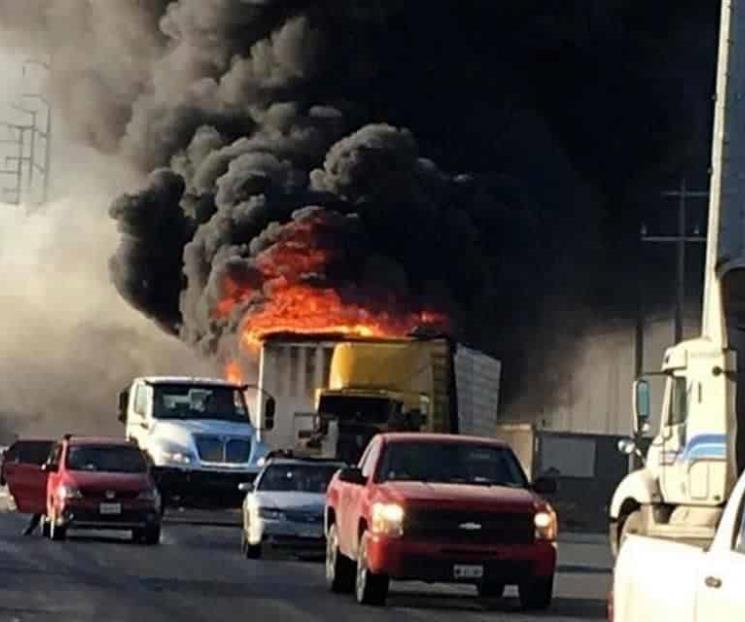 Mueren 2 traileros en choque frontal