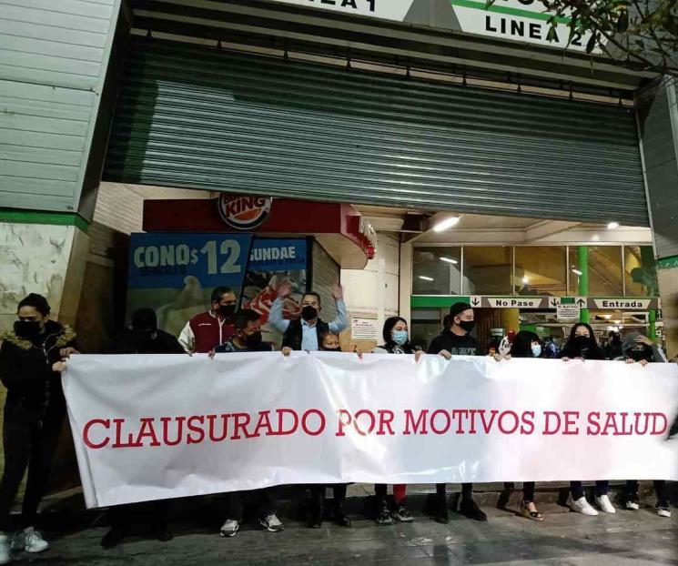 Clausuran trabajadores de giros cerrados estación del Metro Clausuran trabajadores de giros cerrados estación del Metro