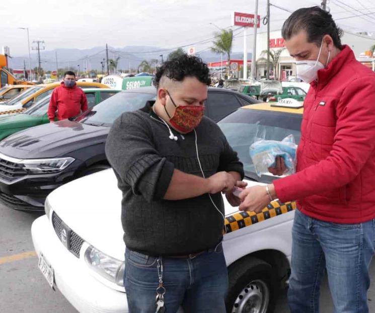 Sanitizan taxis en Juárez