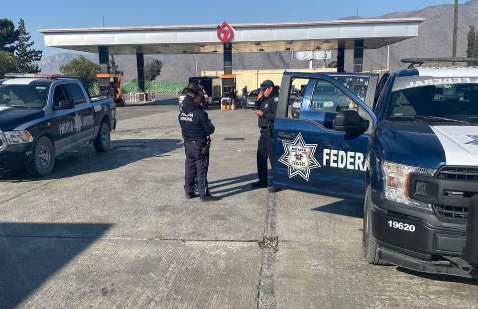 Roban tráiler cargado con abarrotes Roban tráiler cargado con abarrotes