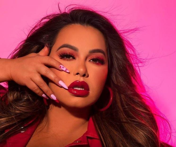 Chiquis lanza colección de maquillaje en honor al amor