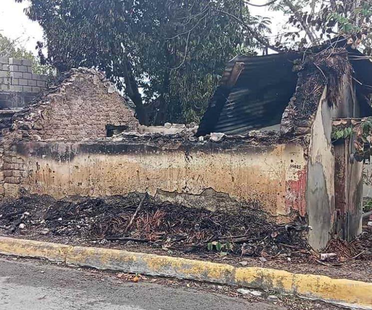 Acaba fuego con casa centenaria