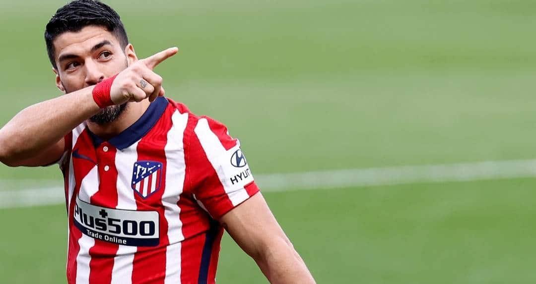 Sufre Atlético pero sigue de líder en España